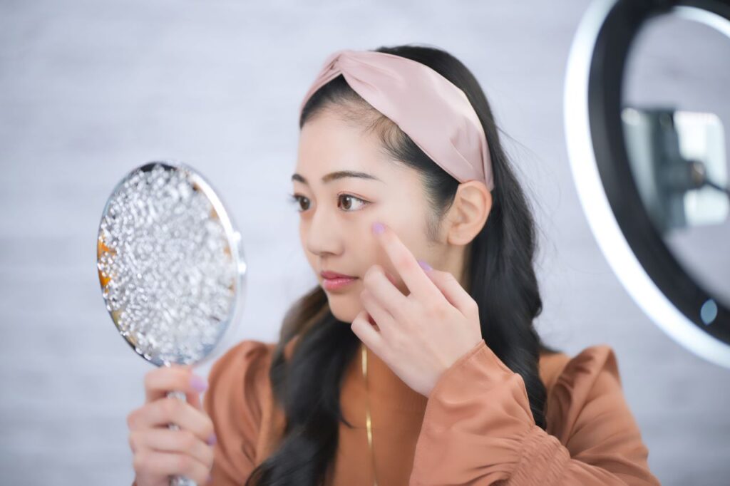 目を見る簡単なパーソナルカラー診断のやり方