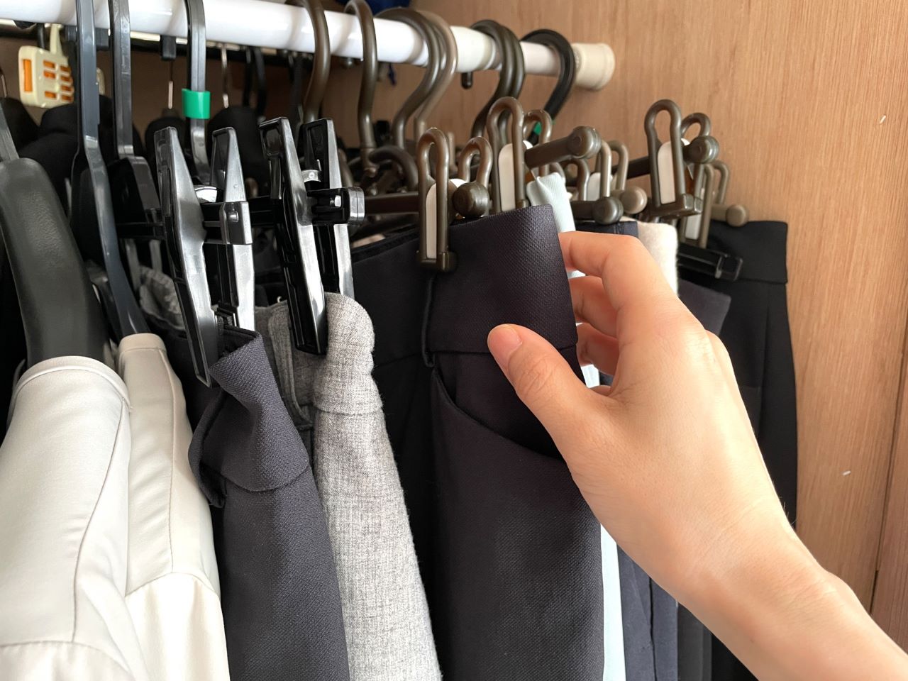 【骨格診断】骨格ストレートの特徴や似合う服の選び方!太って見えないためのコツまで徹底解説