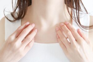 【骨格診断 】鎖骨の特徴をタイプ別に比較！自己診断の方法やサロン選びのポイントも解説