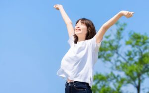 【顔タイプ診断】アクティブキュートの特徴は？似合う服装やメイク、芸能人を紹介