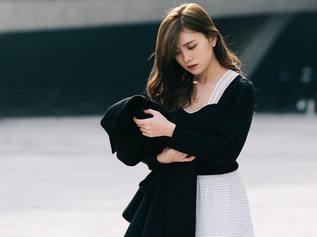 【顔タイプ診断】フェミニン顔の特徴を知って垢抜けよう！似合う髪型やメイク術を紹介