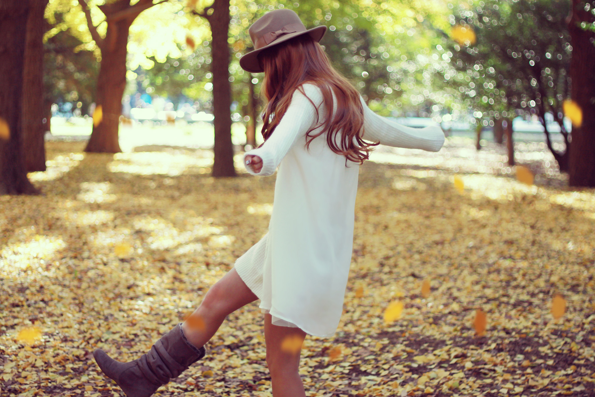 イエベ秋（オータム）の特徴は？似合う色・髪色・メイクなども解説